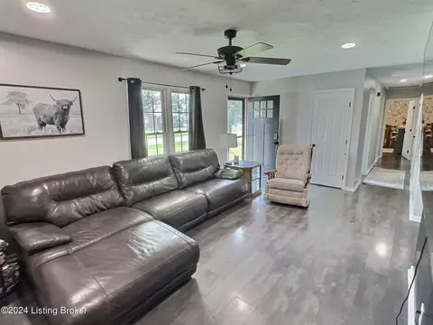 450 Stringer Ln, Mount Washington, KY 40047 photo 7