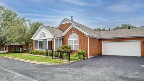 8134 St Andrews Village Dr, Louisville, KY 40222