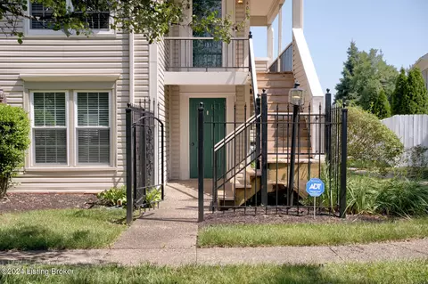 10402 Timberwood Cir, Louisville, KY 40223