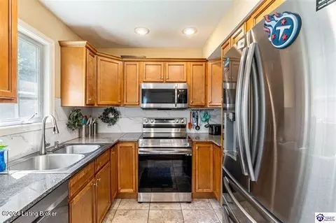 Kitchen - 101 Ruby Ct, Radcliff, KY 40160 photo 2 of 3