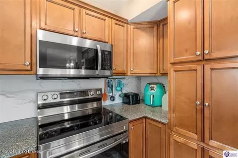 Kitchen - 101 Ruby Ct, Radcliff, KY 40160 photo 1 of 3