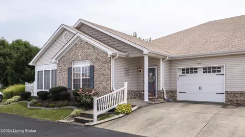 5222 Savannah Springs Dr, Louisville, KY 40219
