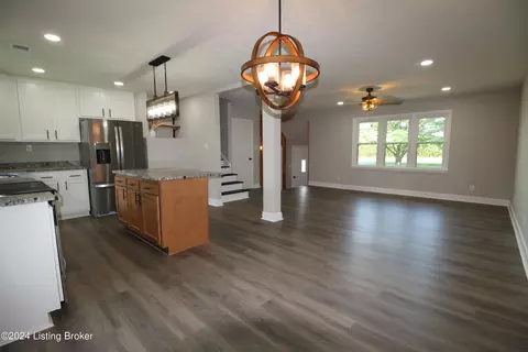1091 Stringer Ln, Mount Washington, KY 40047 photo 4