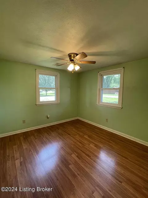 Bedroom - 1150 Pinehurst Ave, Madison, IN 47250 photo 3 of 4