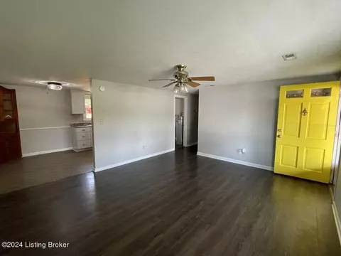 Living - 1150 Pinehurst Ave, Madison, IN 47250 photo 3 of 4