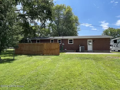 Exterior - 1150 Pinehurst Ave, Madison, IN 47250 photo 4 of 5