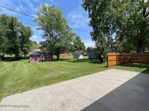 Exterior - 1150 Pinehurst Ave, Madison, IN 47250 photo 2 of 5