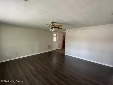 Living - 1150 Pinehurst Ave, Madison, IN 47250 photo 2 of 4