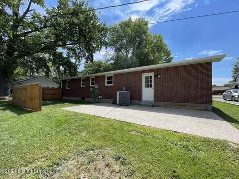 Exterior - 1150 Pinehurst Ave, Madison, IN 47250 photo 3 of 5