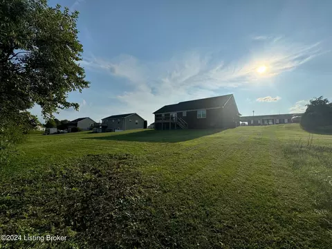 Exterior - 104 Apache Ct, Bloomfield, KY 40008 photo 8 of 11