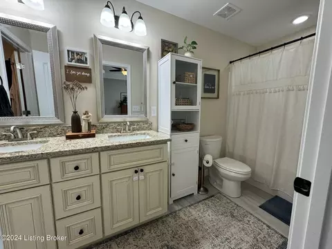 Bath - 104 Apache Ct, Bloomfield, KY 40008 photo 1 of 2