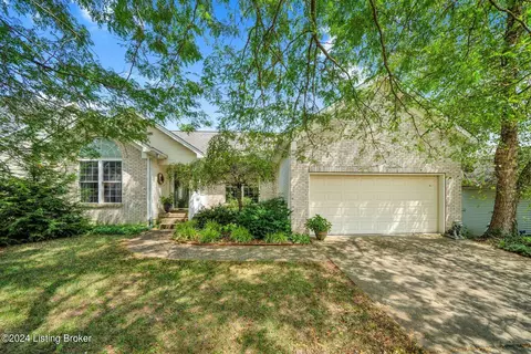2054 Hearthside Cir, Shelbyville, KY 40065
