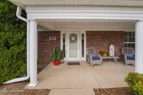 8210 Delta Cir, Louisville, KY 40228