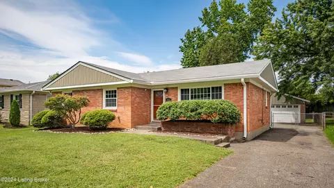 4111 Blossomwood Dr, Louisville, KY 40220