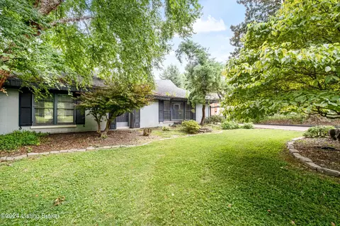 3207 Chickadee Rd, Audubon Park, KY 40213