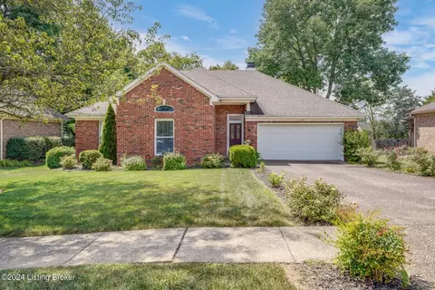 4108 Saratoga Woods Dr, Louisville, KY 40299