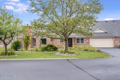 10005 Plum Hollow Ct, Louisville, KY 40291