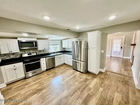221 E Virginia Ave, Springfield, KY 40069 photo 9