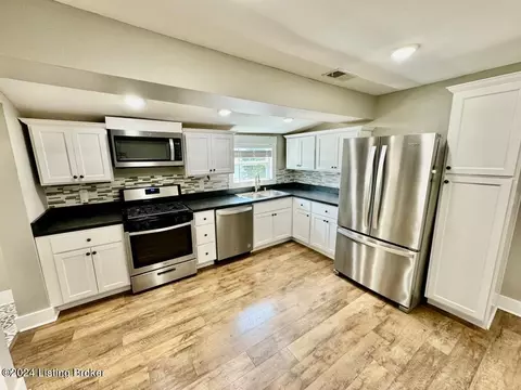 221 E Virginia Ave, Springfield, KY 40069 photo 6
