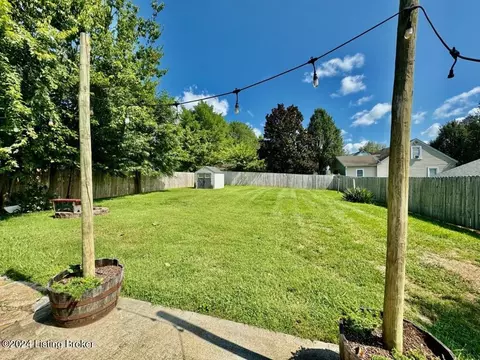 221 E Virginia Ave, Springfield, KY 40069 photo 19