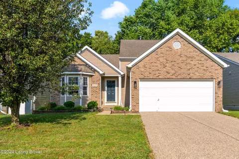 9650 River Trail Dr, Louisville, KY 40229