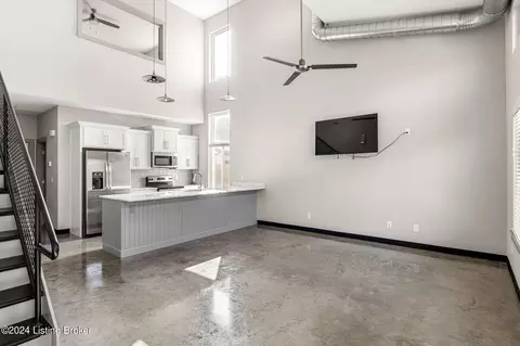 615 Lyndon Lofts Ct, Louisville, KY 40222