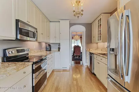 Kitchen - 6510 Deep Creek Dr, Prospect, KY 40059 photo 1 of 4