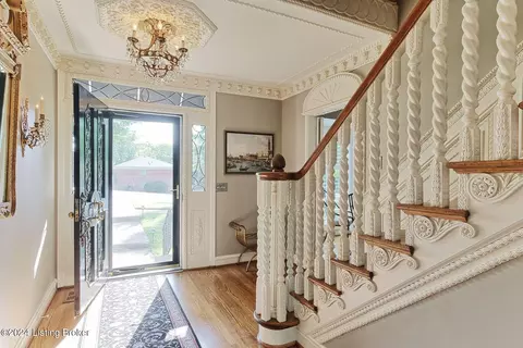 Entry Way - 6510 Deep Creek Dr, Prospect, KY 40059 photo 4 of 8