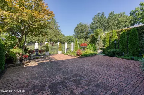 Exterior - 6510 Deep Creek Dr, Prospect, KY 40059 photo 7 of 11
