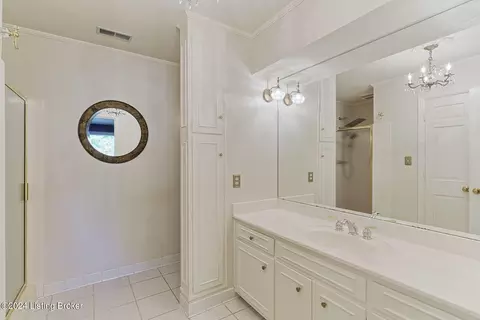 Bath - 6510 Deep Creek Dr, Prospect, KY 40059 photo 1 of 4