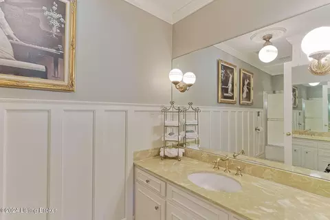 Bath - 6510 Deep Creek Dr, Prospect, KY 40059 photo 2 of 4
