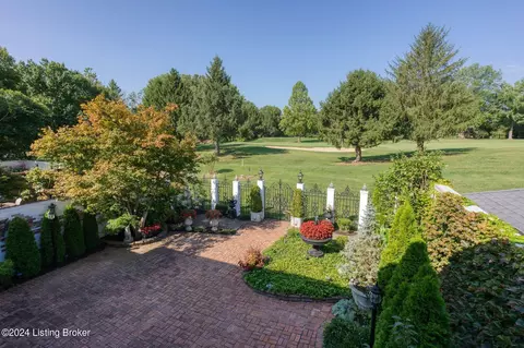 Exterior - 6510 Deep Creek Dr, Prospect, KY 40059 photo 5 of 11