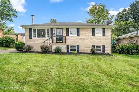 6304 Green Manor Dr, Louisville, KY 40228