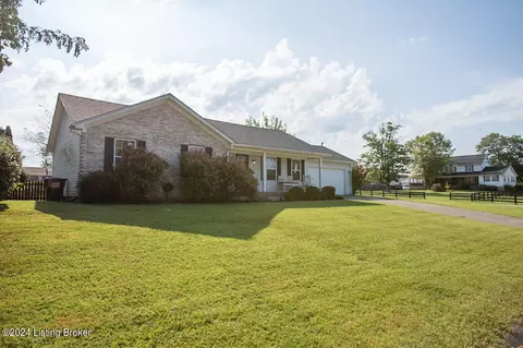 9815 Spring Pointe Ct, Louisville, KY 40229