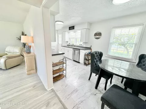 493 Stringer Ln, Mount Washington, KY 40047 photo 12