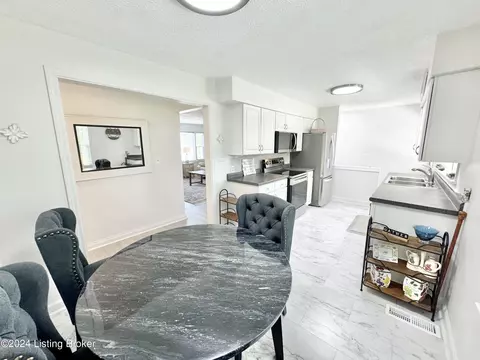 493 Stringer Ln, Mount Washington, KY 40047 photo 9