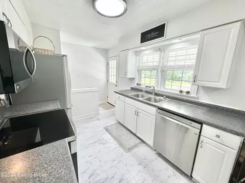 493 Stringer Ln, Mount Washington, KY 40047 photo 6