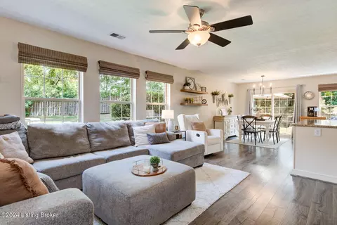 8622 Grand Neptune Dr, Louisville, KY 40228