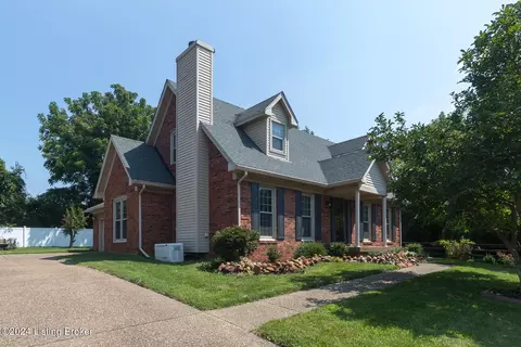 9619 Farmstead Ln, Louisville, KY 40291