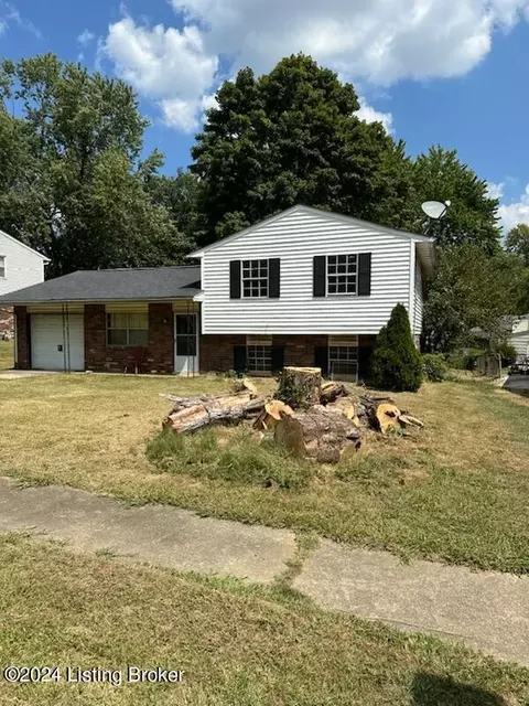 3913 Riveroaks Cir, Louisville, KY 40241
