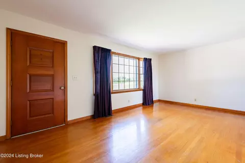 Living - 357 Chaplin Rd, Bloomfield, KY 40008 photo 1 of 3