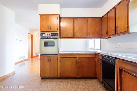 Kitchen - 357 Chaplin Rd, Bloomfield, KY 40008 photo 1 of 3