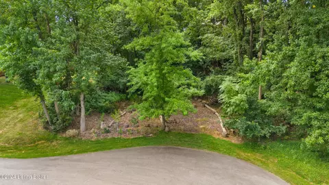 8104 Windsor Lakes Ct, Louisville, KY 40214