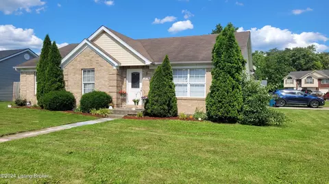 376 Clover Cove Dr, Shepherdsville, KY 40165