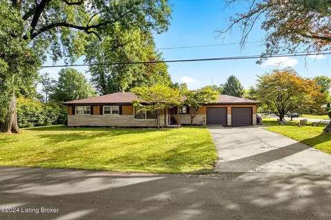 101 E Maplewood Dr, Clarksville, IN 47129