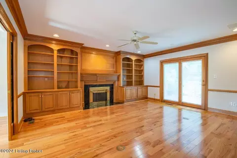 Living - 10312 Stone School Rd, Prospect, KY 40059 photo 3 of 7