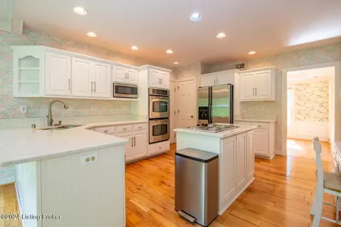 Kitchen - 10312 Stone School Rd, Prospect, KY 40059 photo 6 of 6