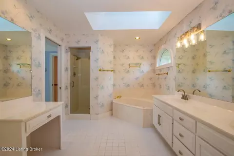 Bath - 10312 Stone School Rd, Prospect, KY 40059 photo 4 of 6
