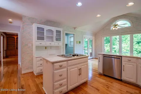 Kitchen - 10312 Stone School Rd, Prospect, KY 40059 photo 4 of 6