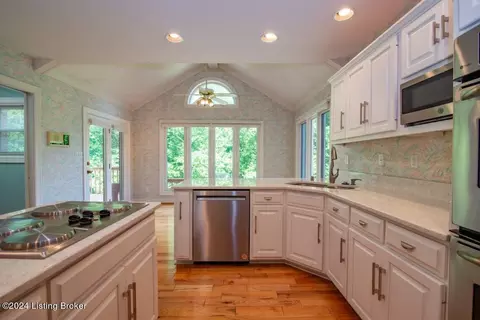 Kitchen - 10312 Stone School Rd, Prospect, KY 40059 photo 2 of 6